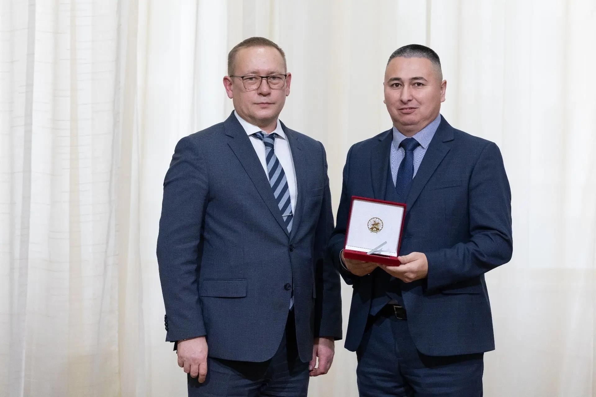 Главный режиссёр Сибайского госбашдрамтеатра им. А. Мубарякова Нургалин Денис Салимович удостоен звания «Заслуженный деятель искусств Республики Башкортостан».